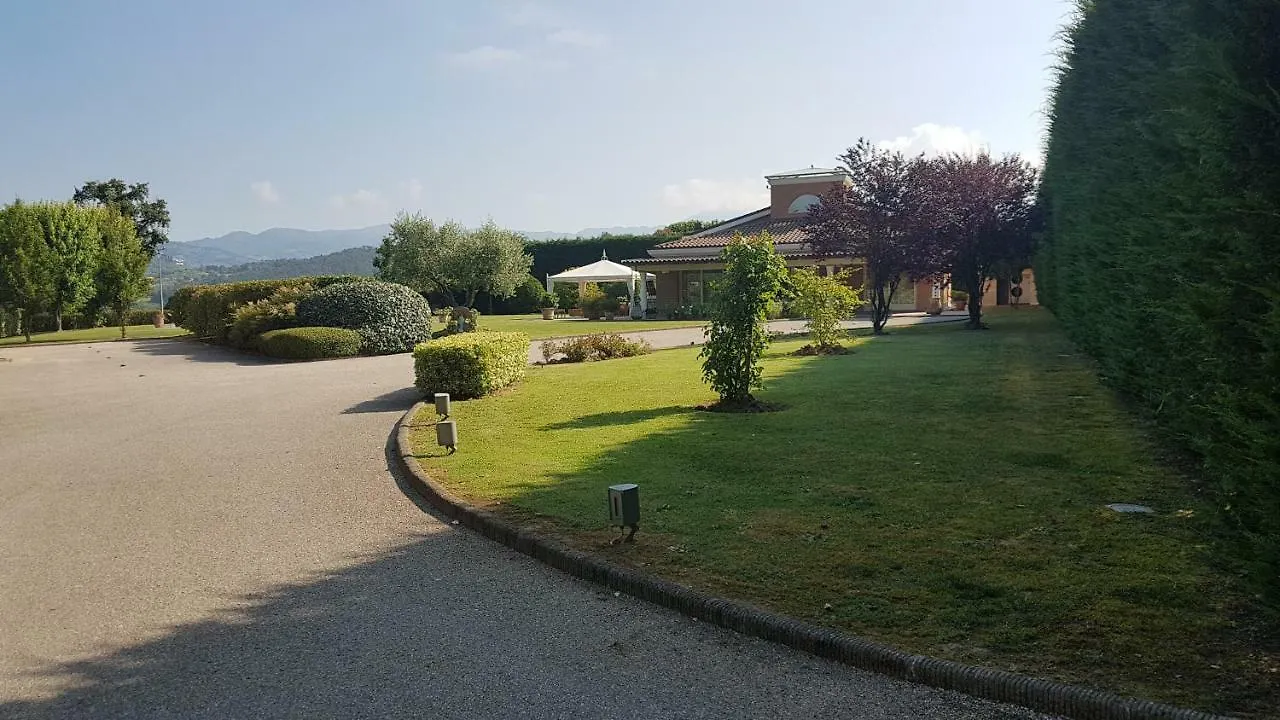 La Villa Nel Bosco Lucca 0*,