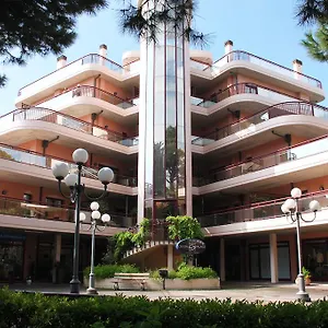 https://residence-crystal-palace.emilia-romagnahotels.net